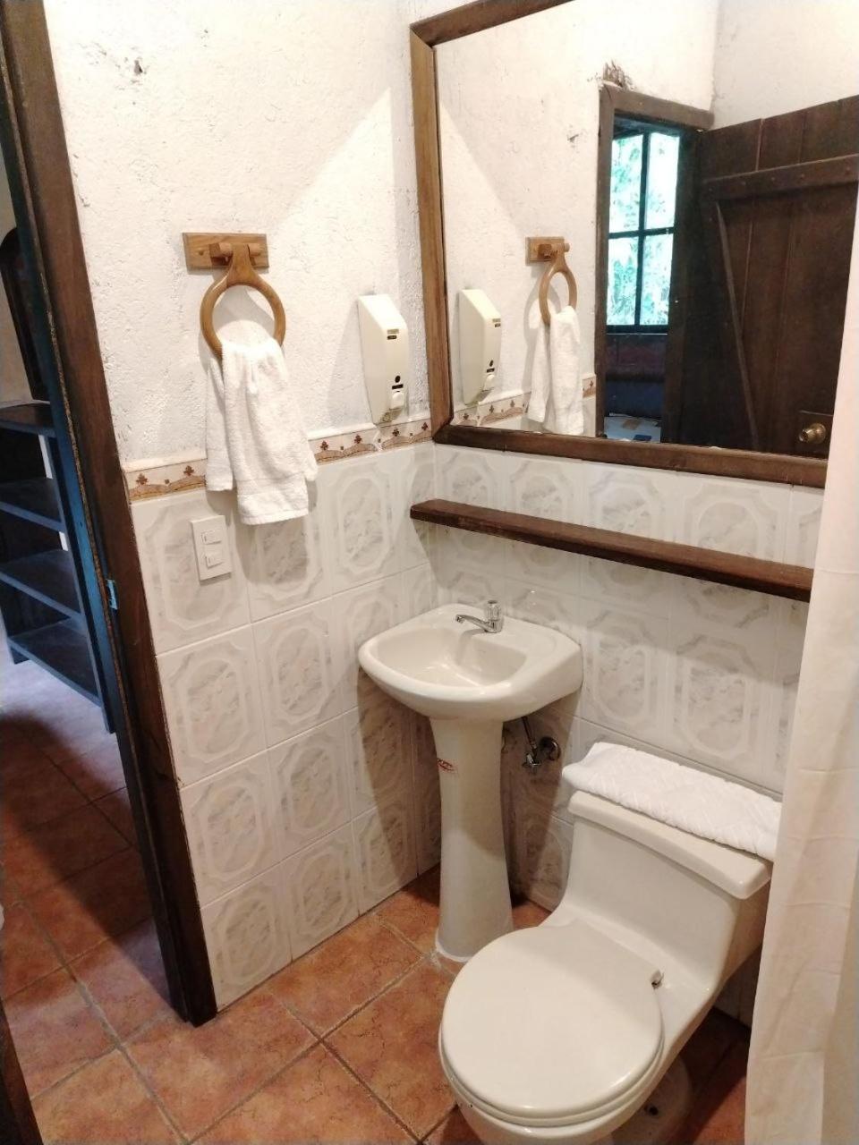 Hosteria Sapos Y Ranas Milpe Bagian luar foto